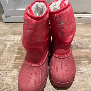 Rugged bear snow boots